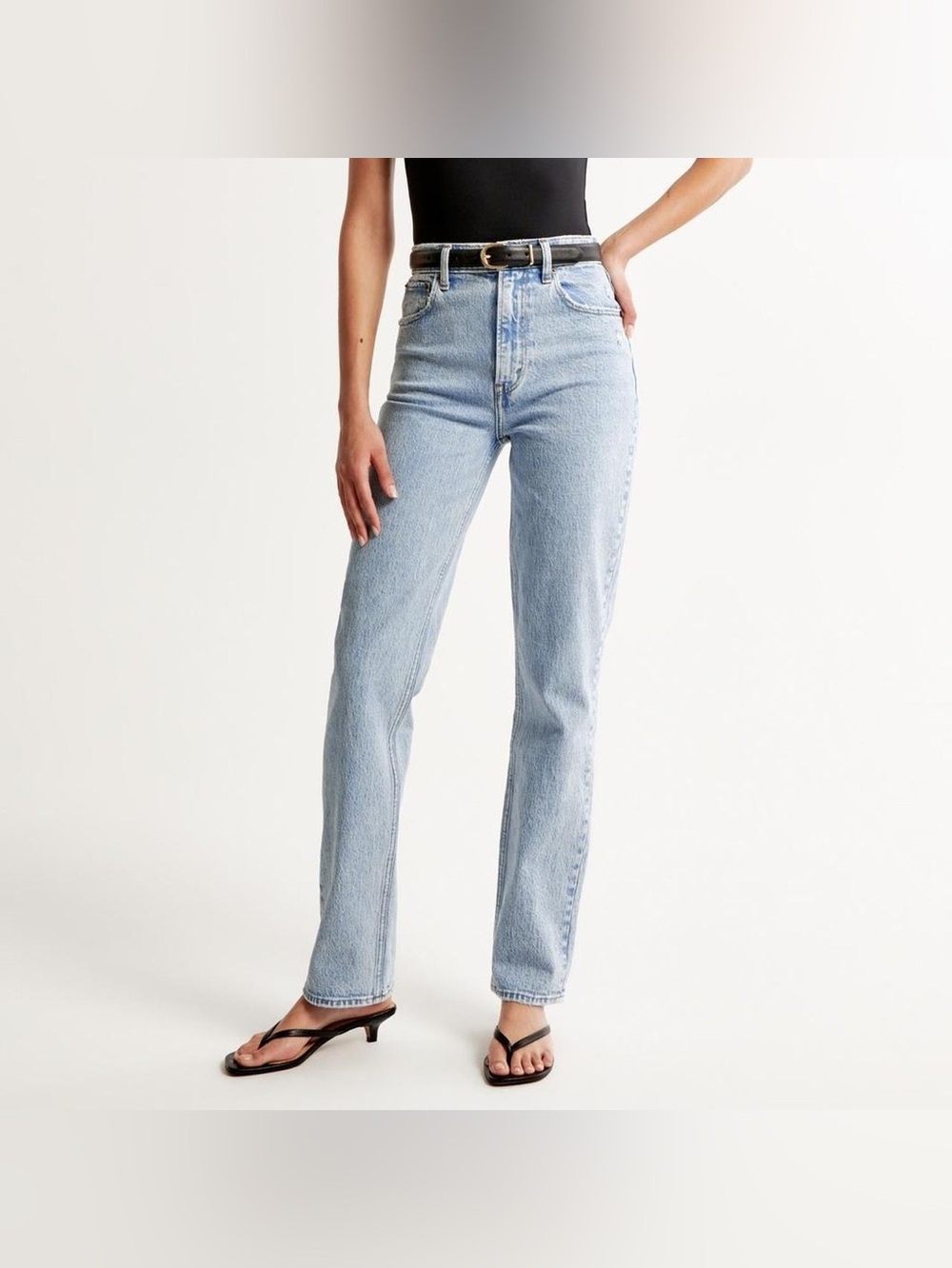 Abercrombie & Fitch
The '90s Straight Ultra High Rise Jeans 10L